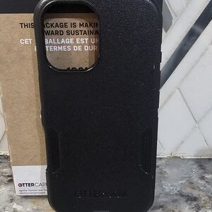 OtterBox Black iPhone 16 Commuter Case